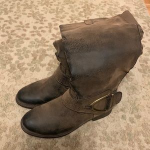 NWT. Size 6 crown vintage boots